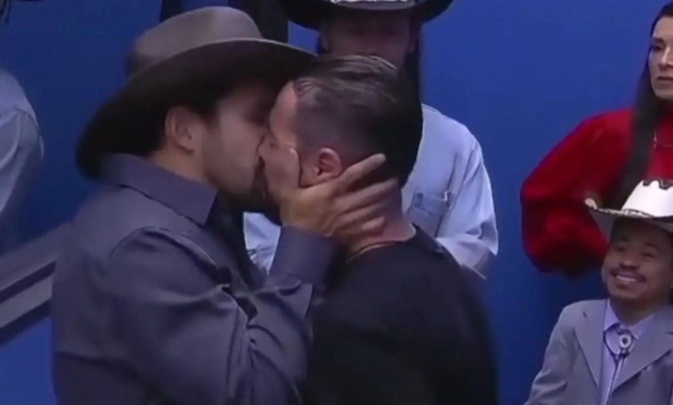 LCDFMX 2025: Guana y Shiky protagonizan beso de telenovela Foto: IG LCDFMX