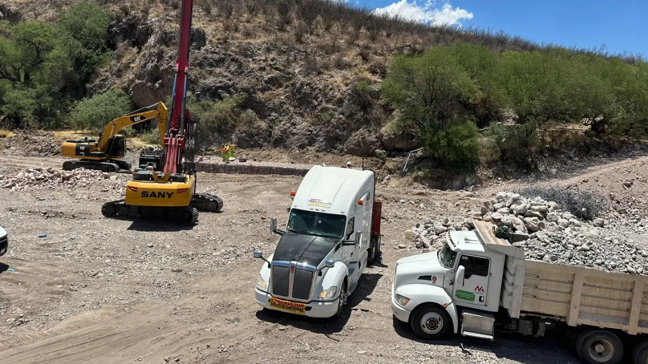 Las fuertes precipitaciones registradas en Durango provocaron el cierre de la carretera Durango-Parral. Foto SICT