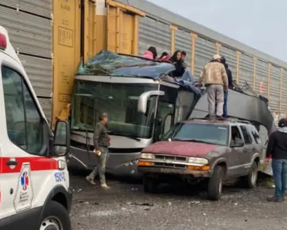 Conductor que chocó autobús con tren en Atlacomulco permanece prófugo tras 48 horas