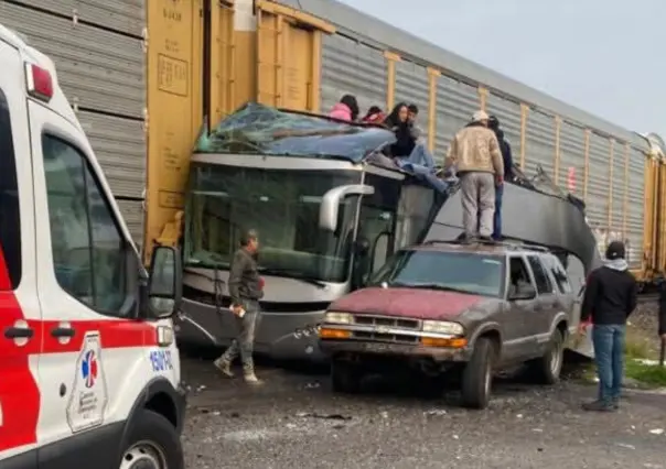 Conductor que chocó autobús con tren en Atlacomulco permanece prófugo tras 48 horas