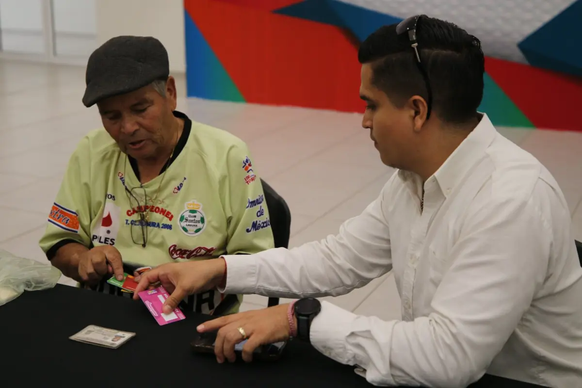 Quienes ya cuenten con tarjeta Saltibús podrán seguir utilizándola, mientras que los usuarios de tarjeta NET verán su saldo transferido automáticamente a la nueva tarjeta Aquí Vamos Gratis. /Foto: Gobierno Municipal de Saltillo