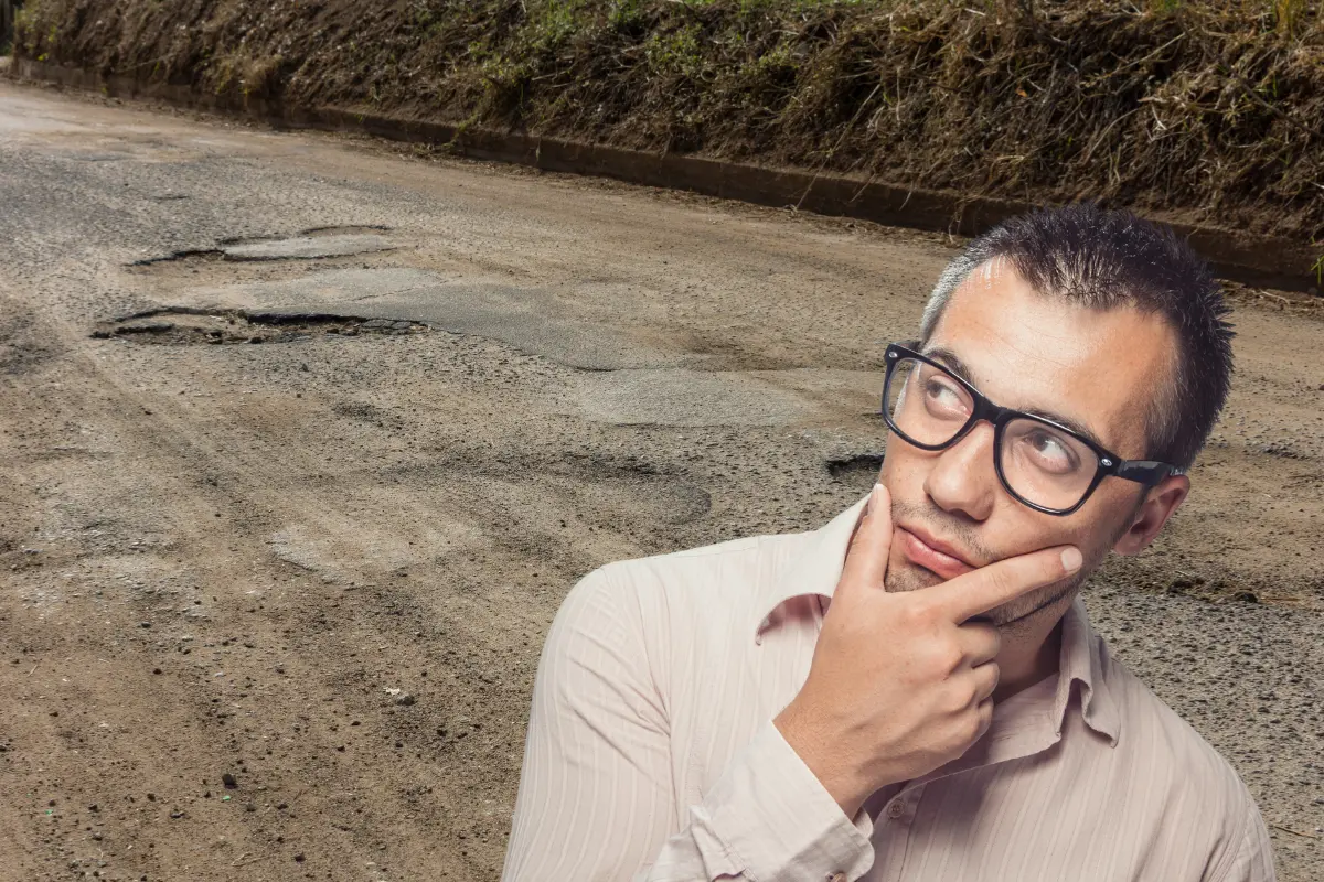 La secretaria de Planeación Urbana, Infraestructura, Movilidad, Medio Ambiente y Recursos Naturales del Gobierno del Estado informa sobre trabajos de bacheo en La Paz. Fotos Ilustrativas: Canva.