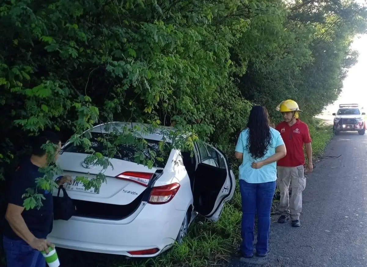 Afortunadamente, los conductores afectados se encuentran en buen estado y pudieron reaccionar rápidamente tras el golpe. Foto: Protección Civil de Montemorelos.