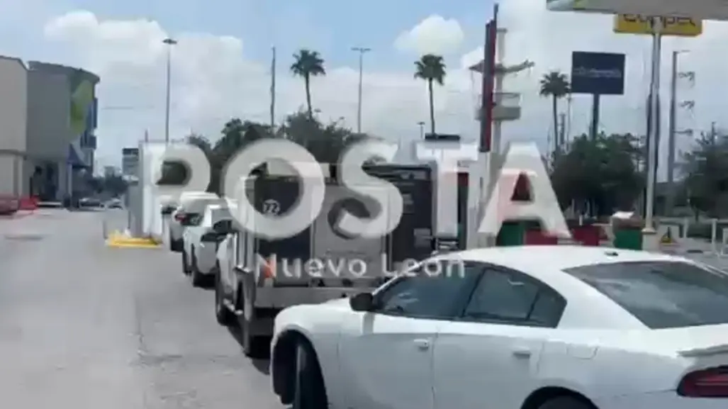 Catean locales en Plaza Sendero de Escobedo por presunta clonación de tarjetas