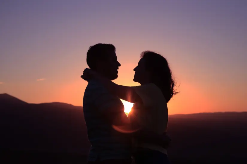 Identificar tus deseos en una pareja puede marcar la diferencia en tu búsqueda del amor auténtico durante el 2025. Foto: Canva