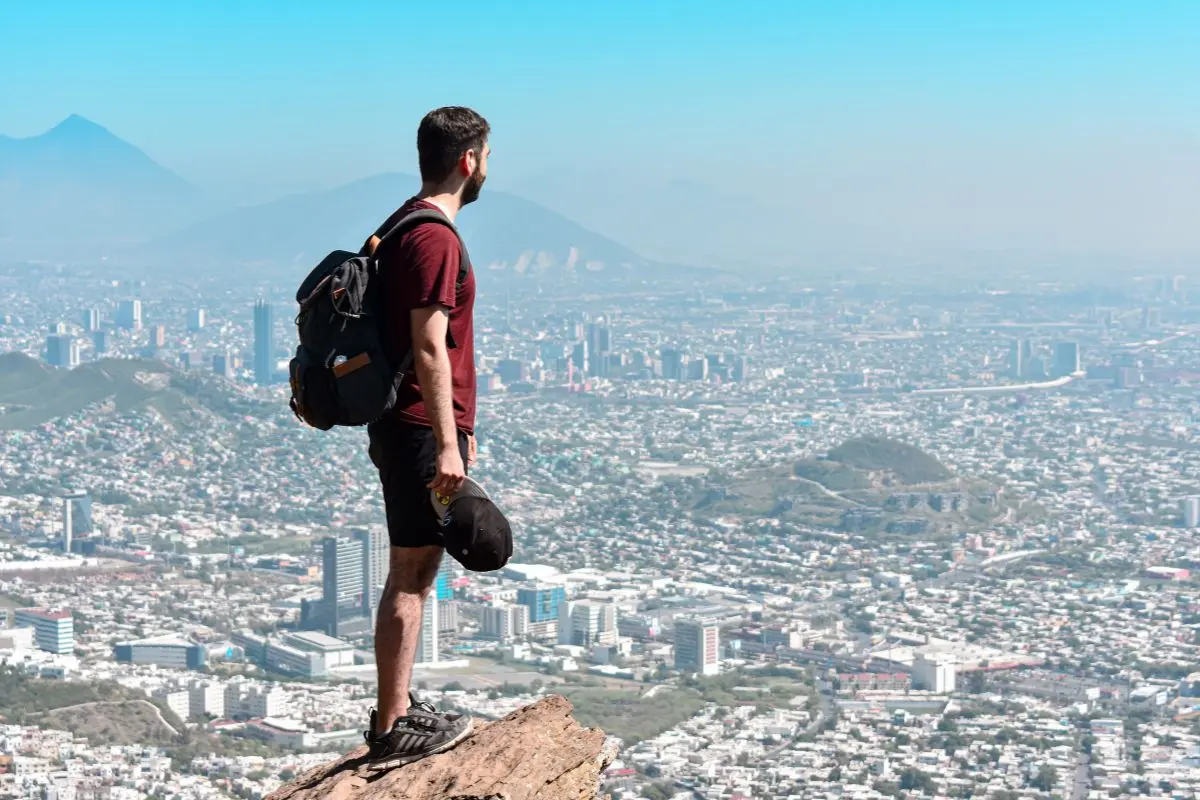 Senderismo en Nuevo León: descubre rutas con las mejores vistas panorámicas. Foto: CANVA
