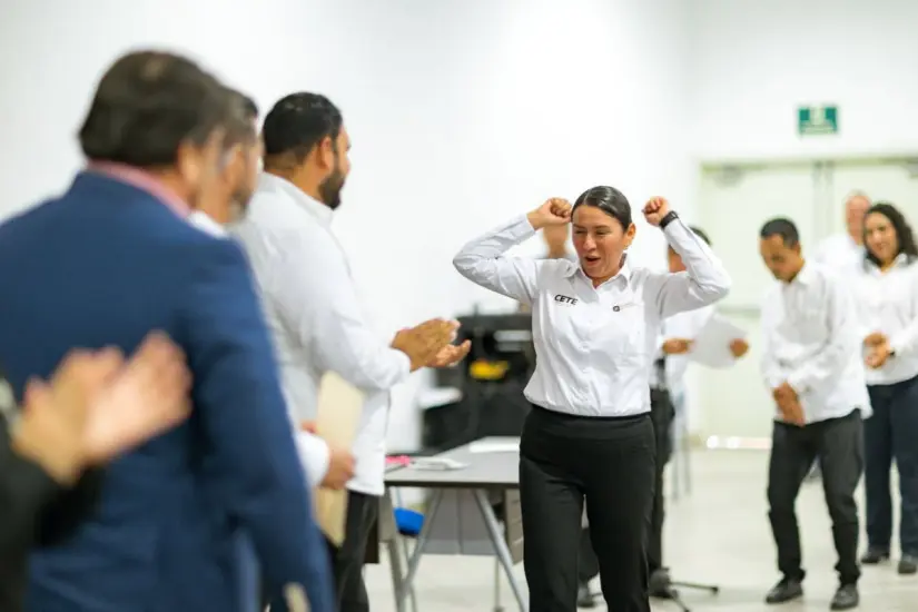 Con alegría y entusiasmo recibieron su nombramiento los trabajadores de Tecnología Educativa | Foto: SET
