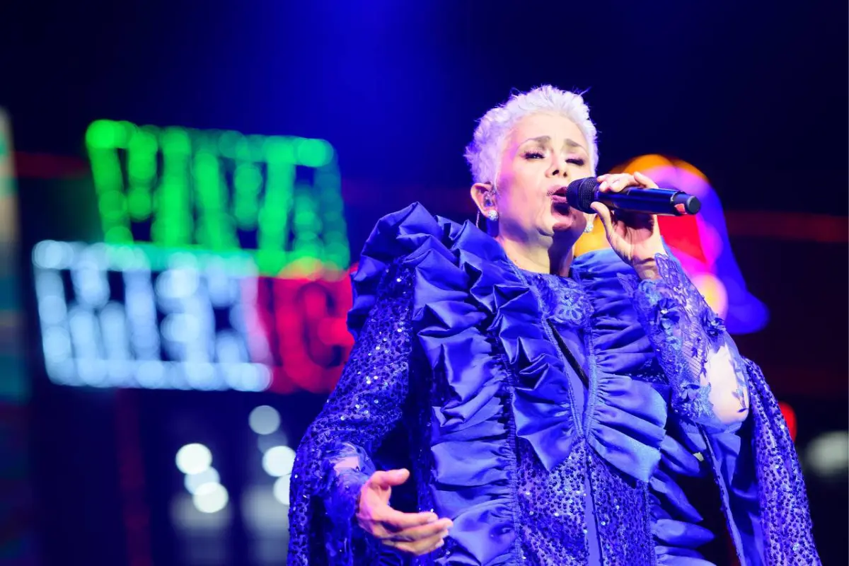 Eugenia León en presentación musical.  Foto: X (@reportecoco)