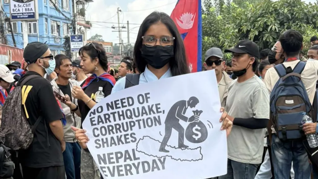 VIDEO l Manifestantes de Nepal limpian las calles tras protestas masivas