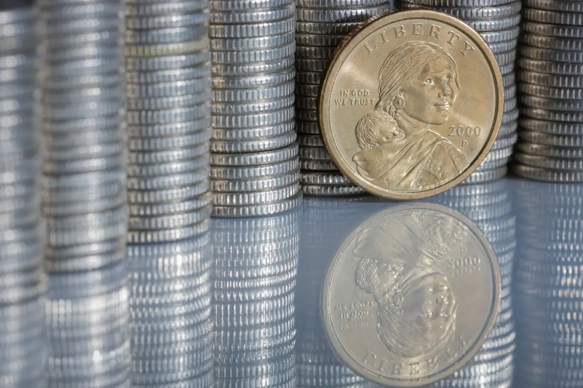 La moneda de dólar con Sacagawea destaca no solo por su historia, sino también por su alto valor en colecciones. Foto: Canva