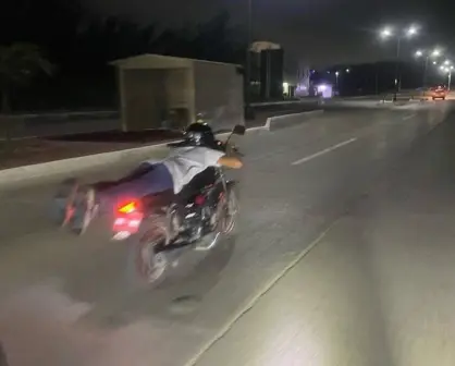 Captan a motociclistas haciendo "supermán" en Playa Miramar; autoridades toman acción