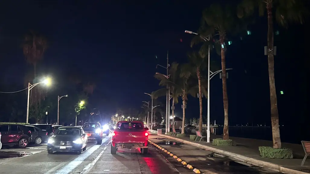 ¿Qué pasa con la luminaria del Malecón de La Paz? Esto es lo que llevan sin luz