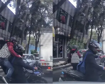 VIDEO | Motociclistas armados asaltan a conductor en Colonia Roma y huyen por ciclovía de CDMX