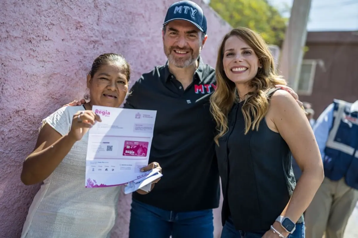 Las entregas de la Tarjeta Regia Plus se hacen de manera física/Foto: Gobierno de Monterrey