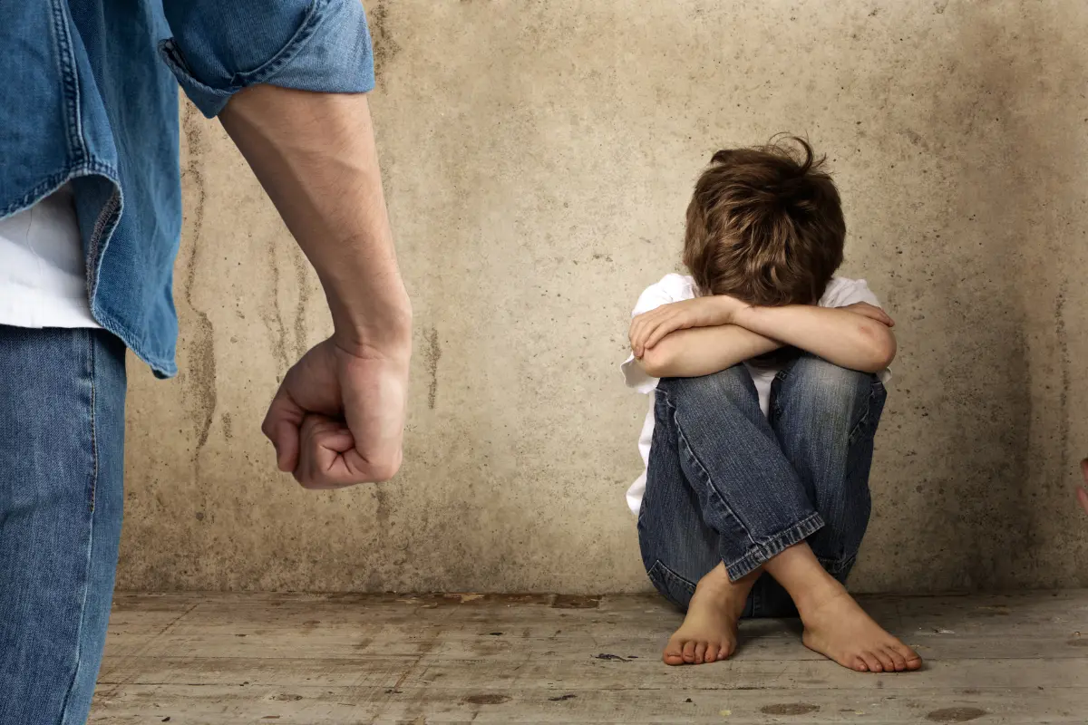 Antonio N cometió abuso sexual contra un niño y una niña en la colonia Camino Real de La Paz; es condenado a prisión. Foto Ilustrativa: Canva.