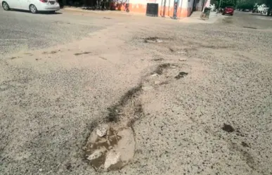 Gobernador de BCS admite limitaciones de recursos para reparar baches