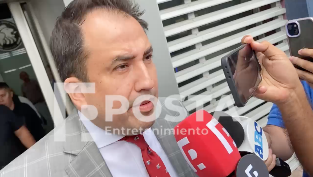 Cruz Martínez sale de la audiencia en el Palacio de Justicia de NL