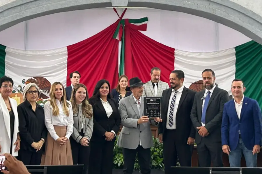 Congreso de Nuevo León entrega reconocimiento al Programa Reportajes de Alvarado