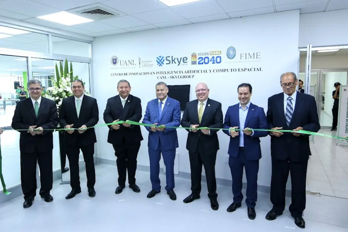 Rector de la UANL, Santos Guzmán López, inaugurando el nuevo espacio Foto: UANL