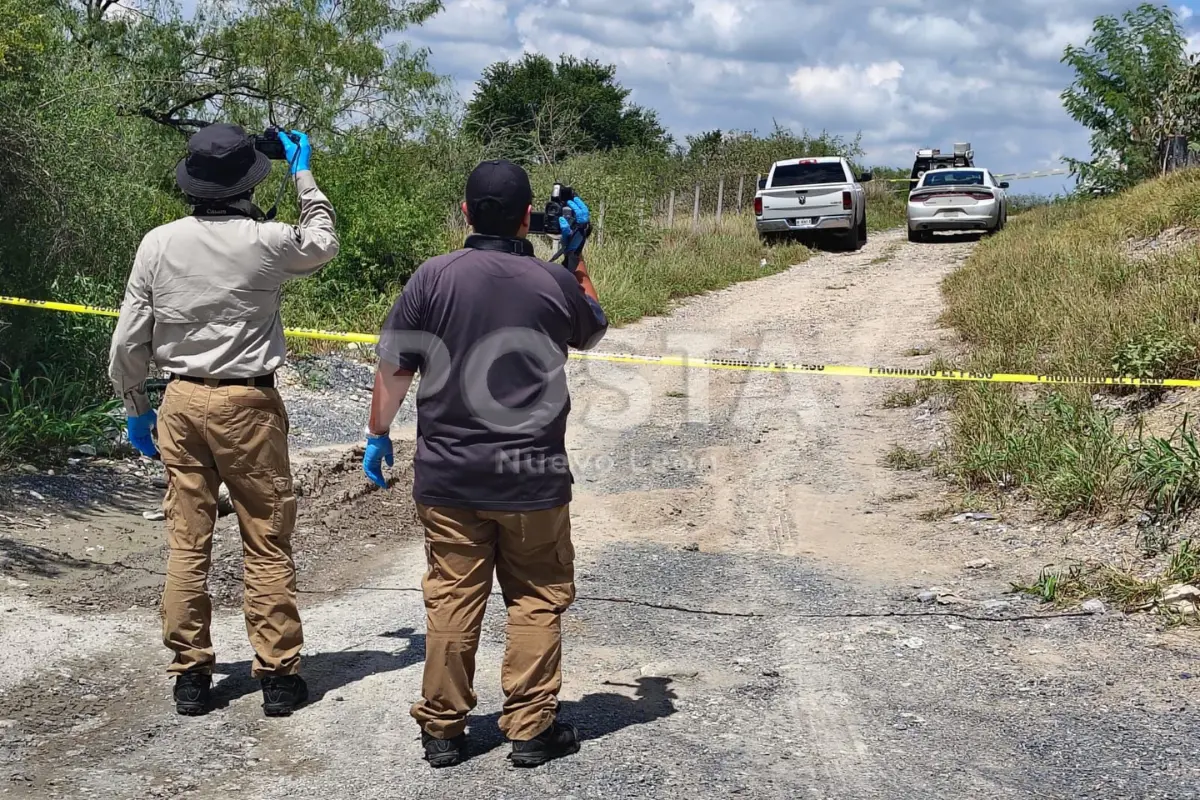 El reporte al C4 de Pesquería alertó sobre una persona calcinada junto a una llanta/Foto: Ray Elizalde