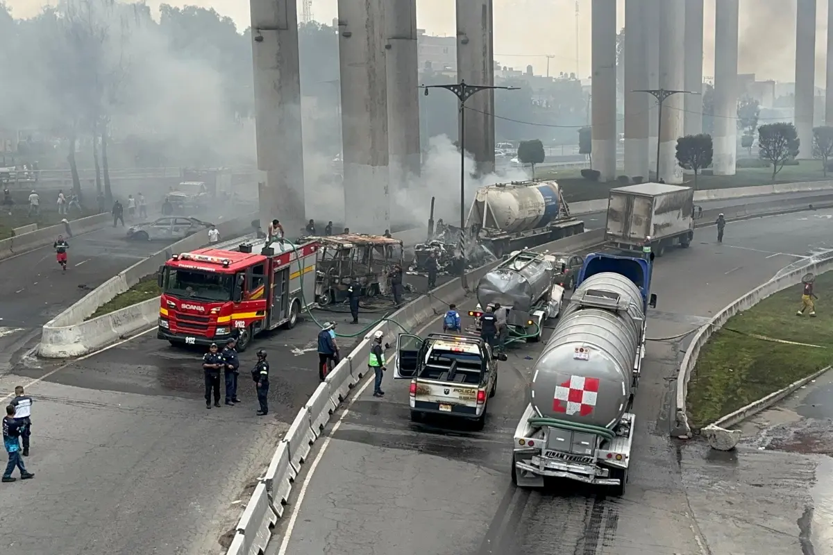 Así se veían los trabajos tras explosión en Iztapalapa. Foto: X @ClaraBrugadaM