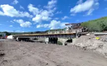 Reactivan paso en puente de la carretera Durango - Parral derribado por las lluvias