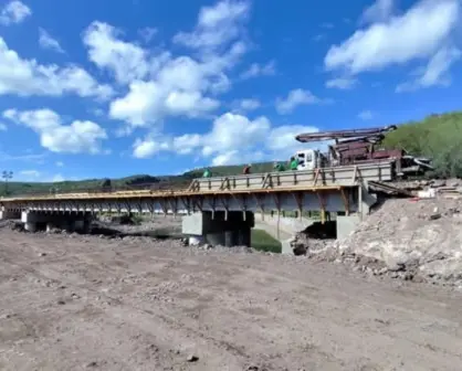 Reactivan paso en puente de la carretera Durango - Parral derribado por las lluvias