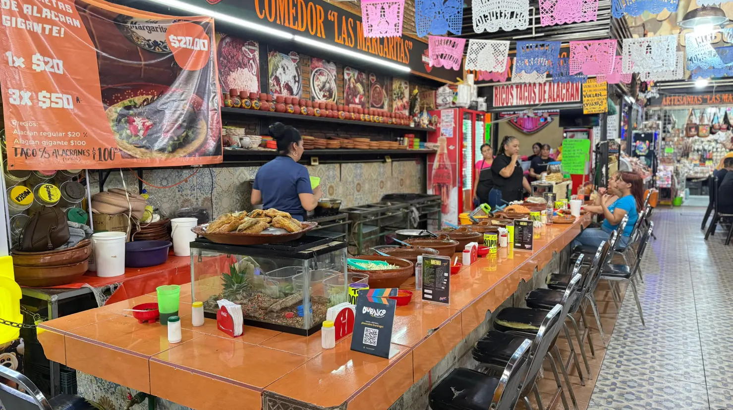 Desde hace más de una década este comedor ofrece sus servicios en el mercado Gómez Palacio . Foto: Jesús Carrillo.