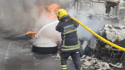 Bomberos de Neza reciben reconocimiento por ser los primeros en atender la explosión en Iztapalapa