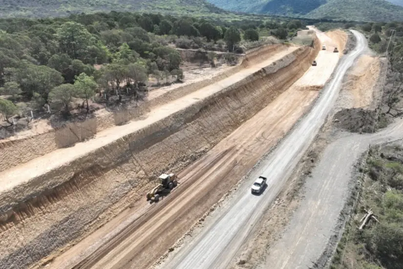 Construcción de la carretera Mante- Ocampo- Tula. Foto: Gobierno Tamaulipas