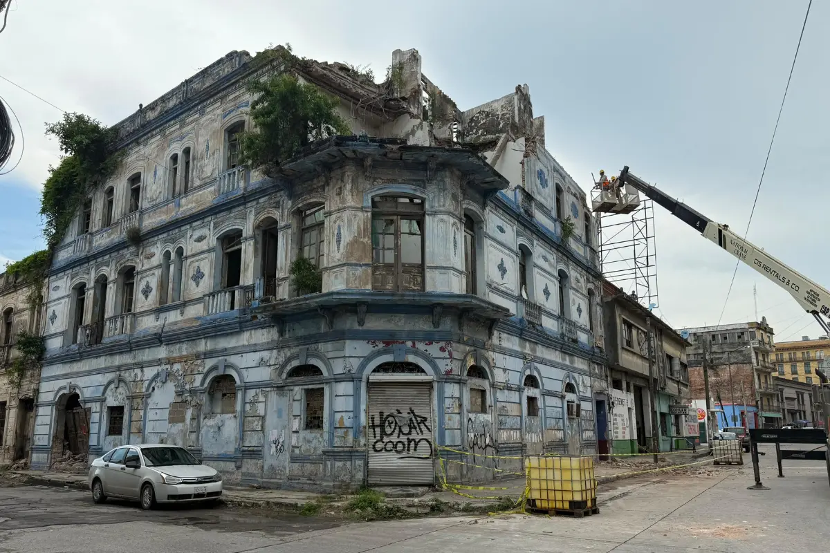 El colapso parcial del Edificio Maza, en pleno centro de Tampico, Tamaulipas, ha expuesto la fragilidad de decenas de construcciones antiguas e históricas que aún se mantienen en pie en la zona sur del estado. Foto: INAH