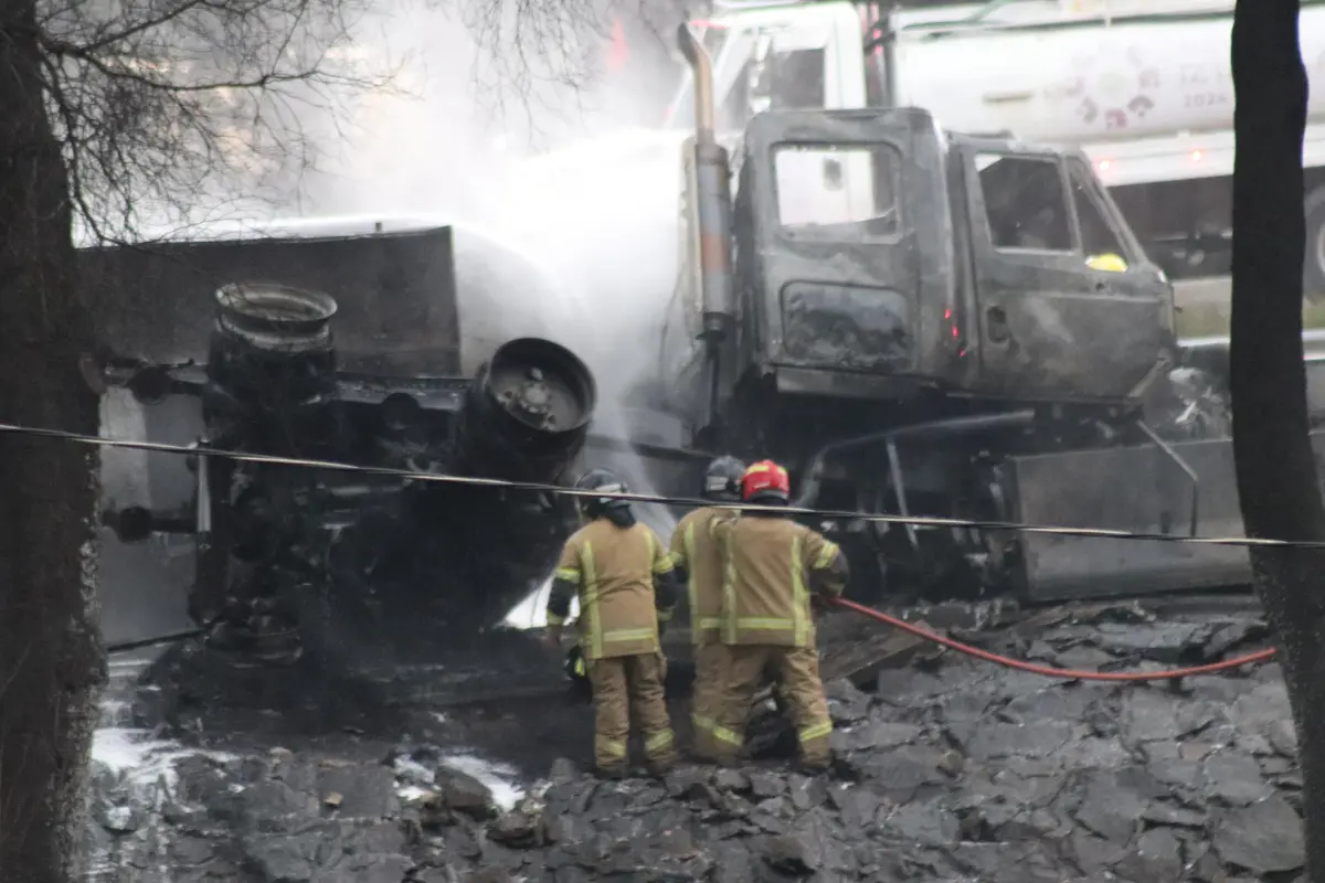 Así quedó pipa de gas tras explosión en Iztapalapa. Foto: POSTA CDMX