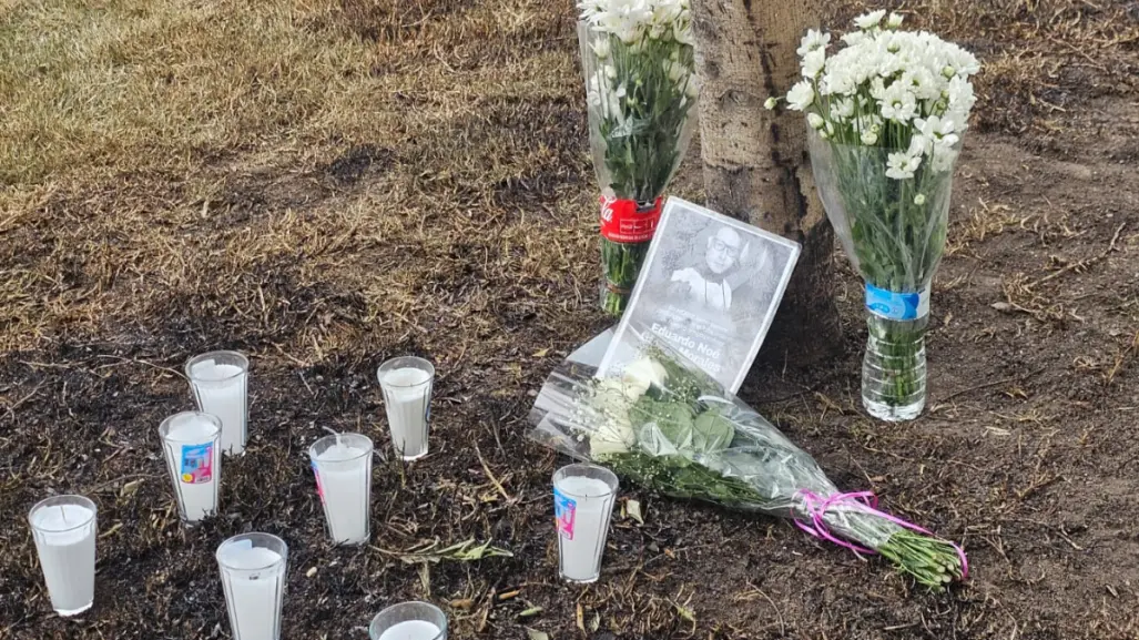 Flores, veladoras y oraciones: el altar que mantiene vivo el recuerdo de la tragedia en Iztapalapa