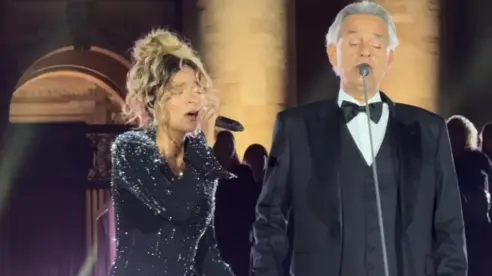 Andrea Bocelli y Karol G emocionan en el Vaticano con "Vivo por ella"
