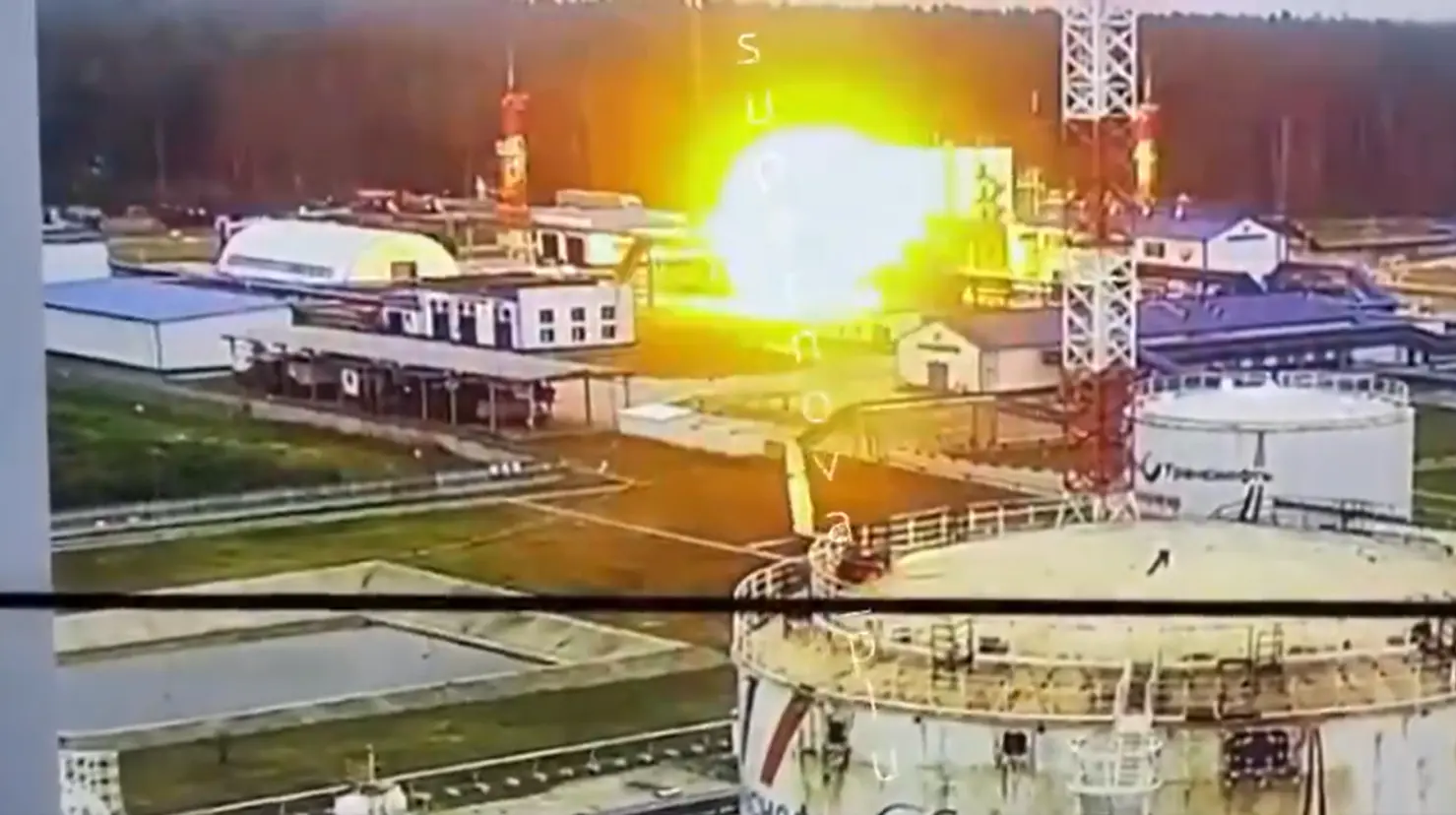 Dron ucraniano impacta una de las mayores refinerías de Rusia. Foto: X (@secchi_f9420)