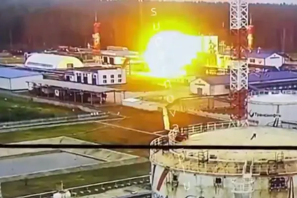Dron ucraniano impacta una de las mayores refinerías de Rusia