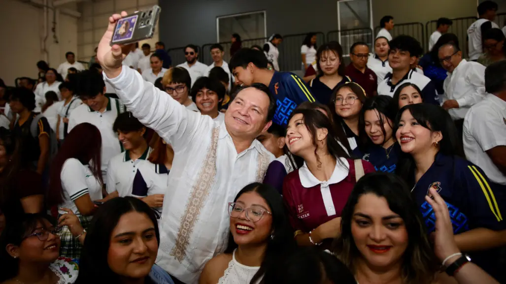 Joaquín Díaz Mena impulsa diálogo sobre salud mental juvenil en Yucatán