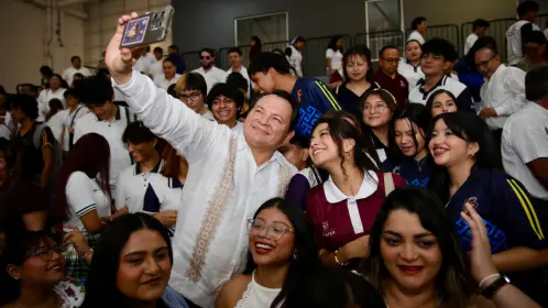 Joaquín Díaz Mena impulsa diálogo sobre salud mental juvenil en Yucatán