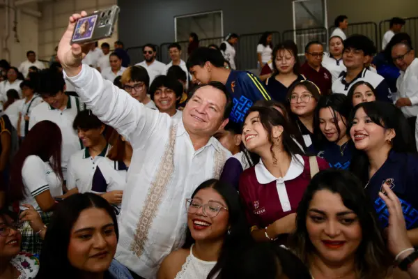 Joaquín Díaz Mena impulsa diálogo sobre salud mental juvenil en Yucatán