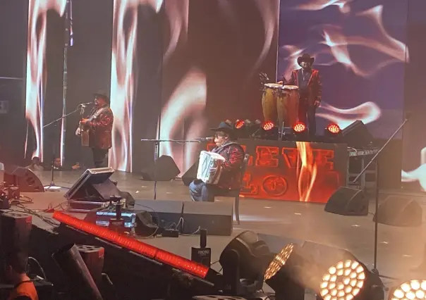 Ramón Ayala desempolva emociones en la Arena Monterrey