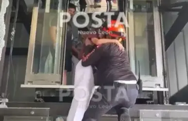 VIDEOl Así fue el rescate de niños y adultos atrapados en elevador de Guadalupe
