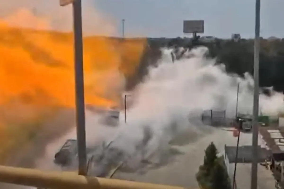 Pipa de gas provoca incendio. Foto: @prensaenlineamx