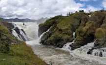 Presa Caboraca de Canatlán ya derrama al río La Sauceda y estos son los peligros