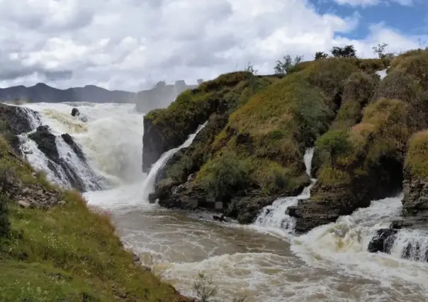 Presa Caboraca de Canatlán ya derrama al río La Sauceda y estos son los peligros