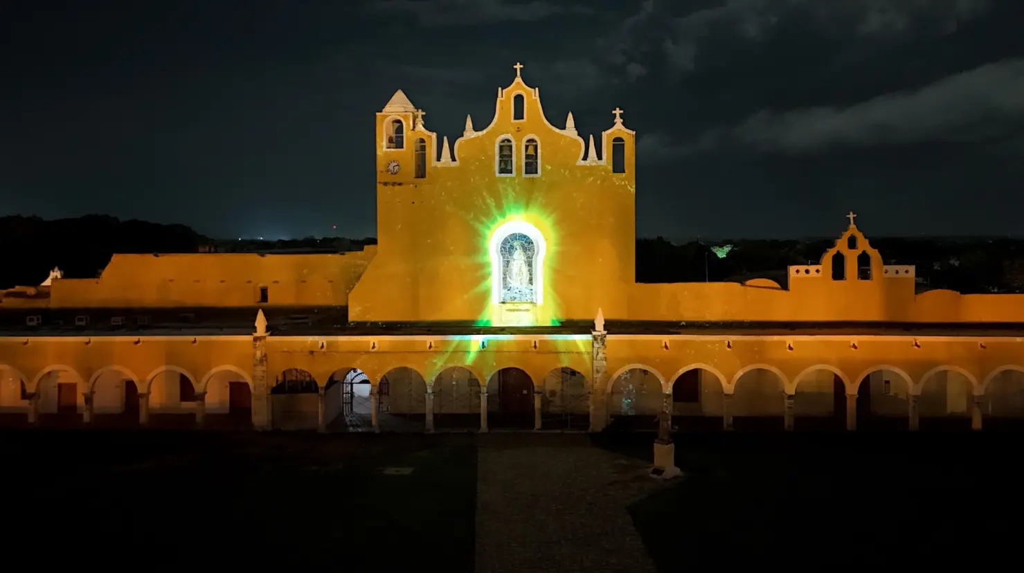 ¿En qué consiste la experiencia del videomapping en Izamal? Foto: Cortesía