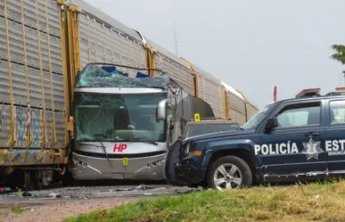Detienen a chofer de autobús accidentado en Atlacomulco Edomex tras choque con tren que dejó muertos y heridos