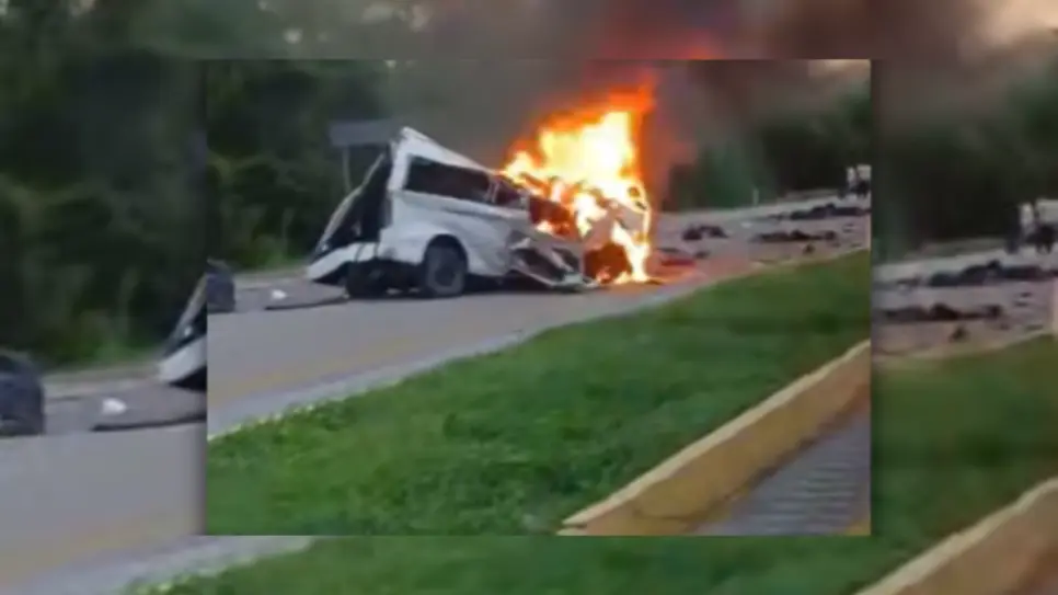 Accidente mortal en la Mérida-Campeche; hay 15 personas fallecidas Accidente mortal en la Mérida-Campeche; hay 15 personas fallecidas