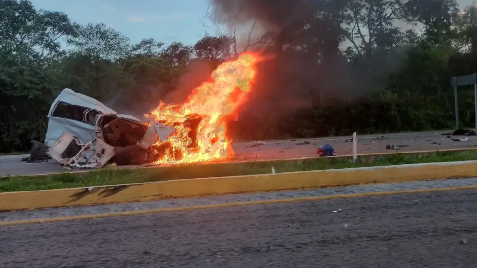Accidente mortal en la Mérida-Campeche: taxi colectivo de Calkiní entre los involucrados Accidente mortal en la Mérida-Campeche: taxi colectivo de Calkiní entre los involucrados