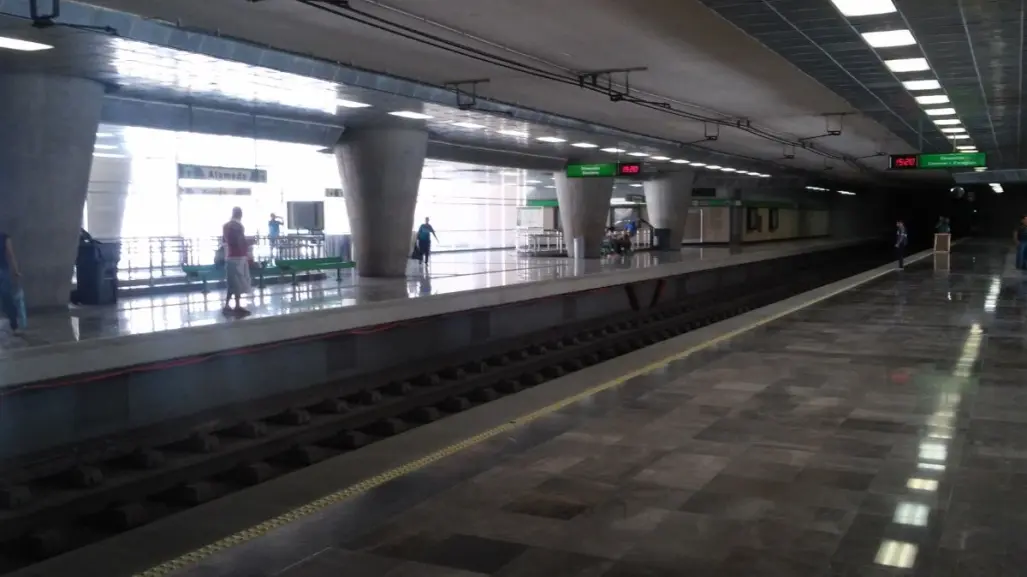 Protección Civil acude al reporte de mujer prensada en la estación Alameda del Metro