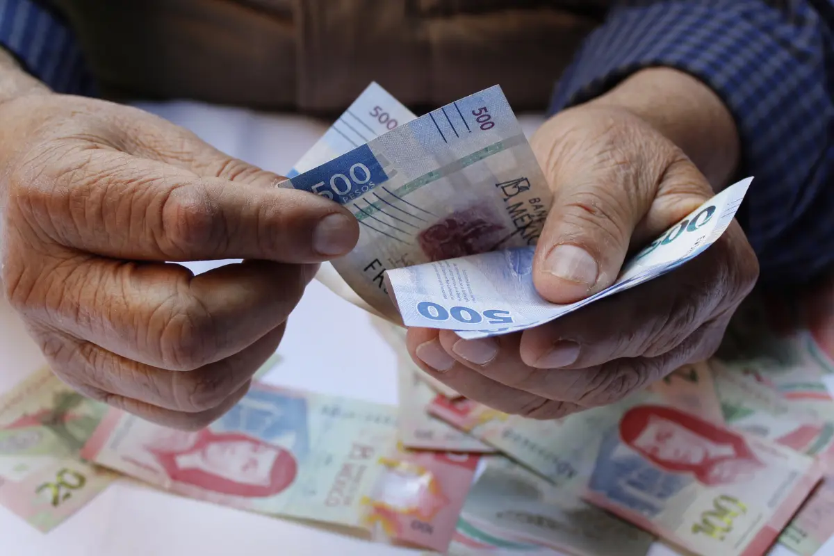 Condusef te enseña a cuidar su salud financiera con un diplomado gratis. Foto: Canva